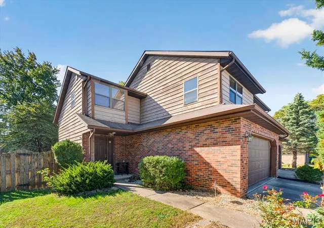 Photo 3 of Townhouse for sale at 2206 Greenfield Dr, Belleville, IL 62221 | MLS# MIS26063454 | Listing updated on 2026-10-23