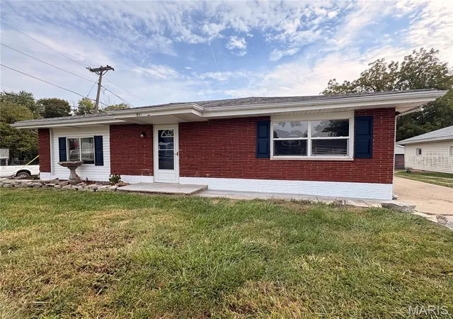 Photo 1 of Single family home for sale at 921 N Stanley Rd, Cottage Hills, IL 62018 | MLS# MIS26063455 | Listing updated on 2026-10-28