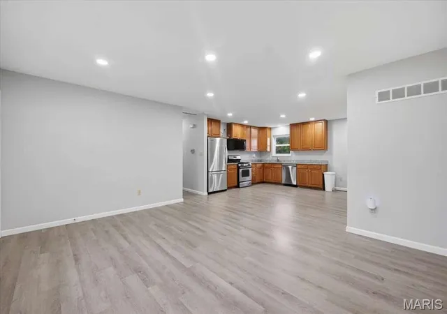 Photo 3 of Single family home for sale at 637 Norma Dr, Saint Charles, MO 63301 | MLS# MIS26063459 | Listing updated on 2026-10-05