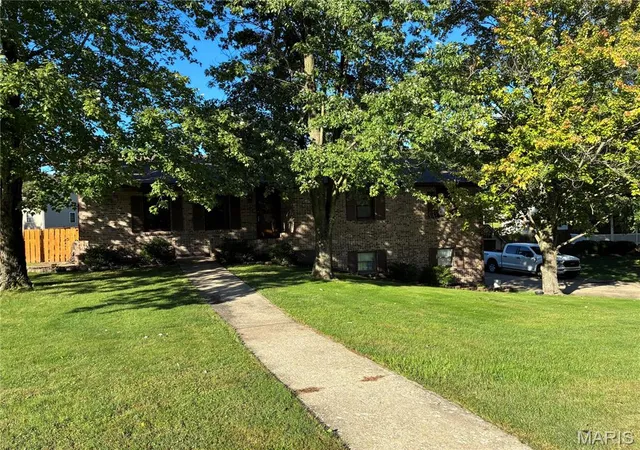 Photo 3 of Single family home for sale at 31 Sherwood Ests Ave, Hannibal, MO 63401 | MLS# MIS26063460 | Listing updated on 2026-10-06