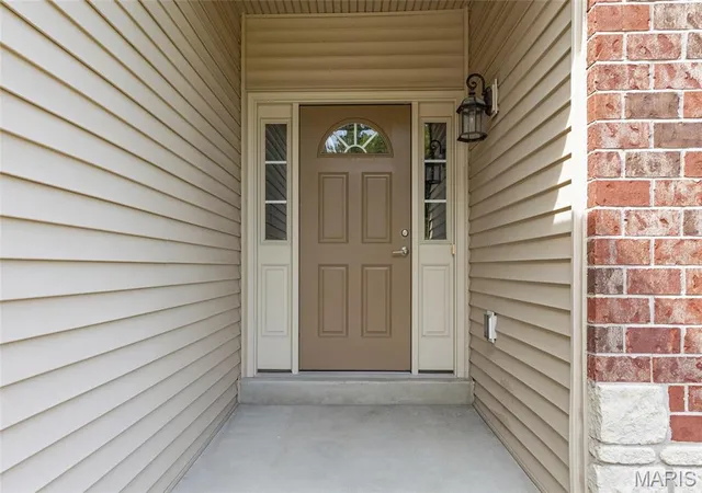 Photo 3 of House for sale at 1247 Emerald Gdns Dr, Saint Peters, MO 63376 | MLS# MIS26063481 | Listing updated on 2026-10-04