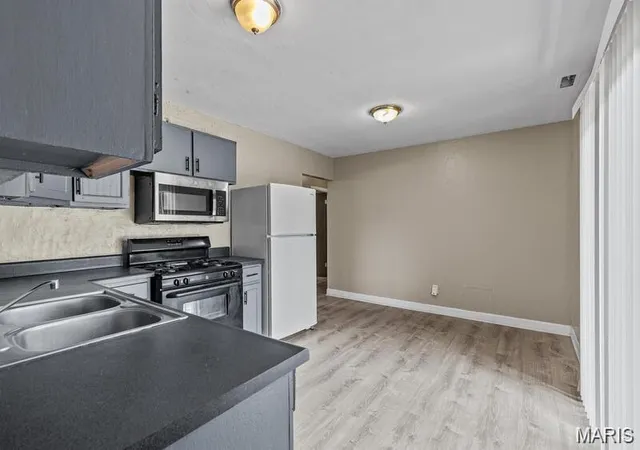Photo 3 of Single family home for sale at 1395 Bluebird Dr, Florissant, MO 63031 | MLS# MIS26063484 | Listing updated on 2026-10-02