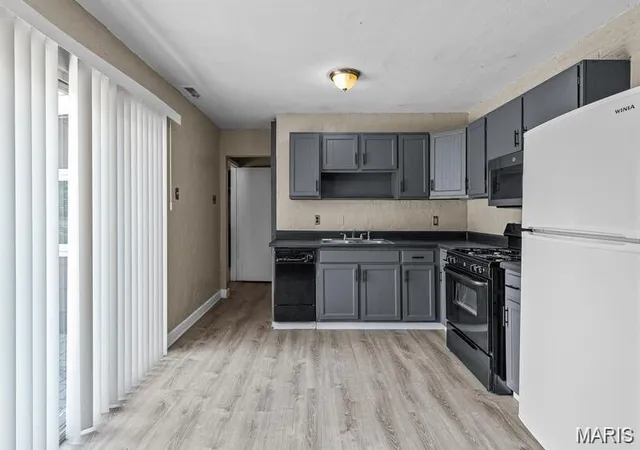 Photo 4 of Single family home for sale at 1395 Bluebird Dr, Florissant, MO 63031 | MLS# MIS26063484 | Listing updated on 2026-10-02