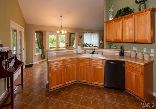 Photo 4 of Single family home for sale at 2021 Tanglewood Dr, Pacific, MO 63069 | MLS# MIS26063487 | Listing updated on 2026-10-19