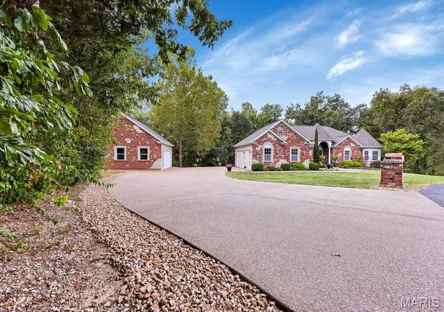 Photo 3 of Single family home for sale at 341 Mallard Pointe Blvd, Old Monroe, MO 63369 | MLS# MIS26063488 | Listing updated on 2026-10-06
