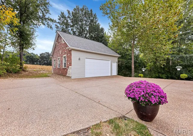 Photo 4 of Single family home for sale at 341 Mallard Pointe Blvd, Old Monroe, MO 63369 | MLS# MIS26063488 | Listing updated on 2026-10-06