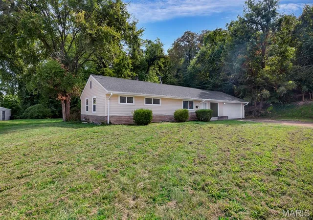 Photo 1 of Single family home for sale at 5500 Winchelsea Dr, Saint Louis, MO 63121 | MLS# MIS26063490 | Listing updated on 2026-10-02
