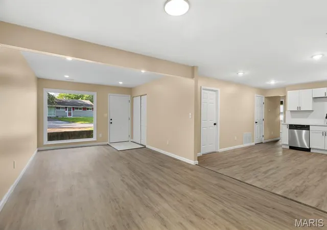 Photo 3 of Single family home for sale at 5500 Winchelsea Dr, Saint Louis, MO 63121 | MLS# MIS26063490 | Listing updated on 2026-10-02
