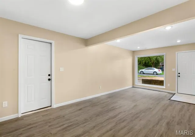 Photo 3 of Single family home for sale at 5500 Winchelsea Dr, Saint Louis, MO 63121 | MLS# MIS26063490 | Listing updated on 2026-10-02