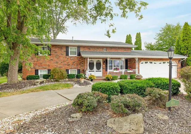 Photo 1 of Single family home for sale at 324 N Old Bethalto Rd, Bethalto, IL 62010 | MLS# MIS26063498 | Listing updated on 2026-10-05