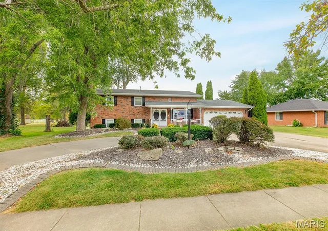 Photo 2 of Single family home for sale at 324 N Old Bethalto Rd, Bethalto, IL 62010 | MLS# MIS26063498 | Listing updated on 2026-10-05