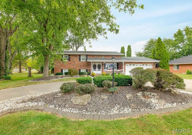 Photo 3 of Single family home for sale at 324 N Old Bethalto Rd, Bethalto, IL 62010 | MLS# MIS26063498 | Listing updated on 2026-10-05
