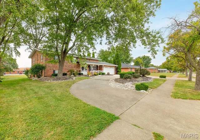Photo 4 of Single family home for sale at 324 N Old Bethalto Rd, Bethalto, IL 62010 | MLS# MIS26063498 | Listing updated on 2026-10-05