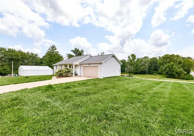 Photo 3 of Single family home for sale at 64 S Ridge Rd, Troy, MO 63379 | MLS# MIS26063500 | Listing updated on 2026-10-05