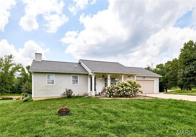 Photo 3 of Single family home for sale at 64 S Ridge Rd, Troy, MO 63379 | MLS# MIS26063500 | Listing updated on 2026-10-05