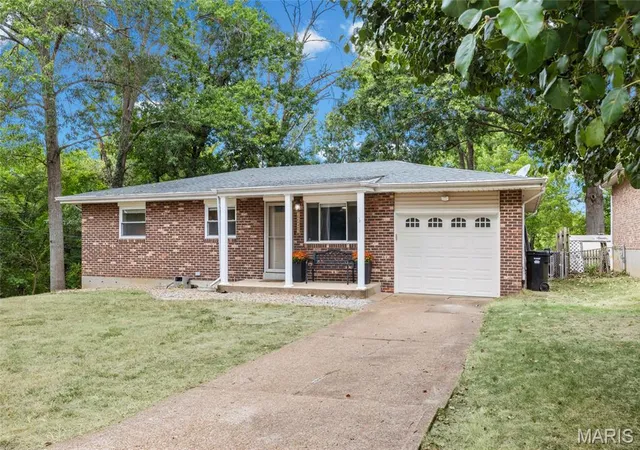 Photo 1 of Single family home for sale at 2643 Wessex Dr, Saint Louis, MO 63125 | MLS# MIS26063503 | Listing updated on 2026-10-08