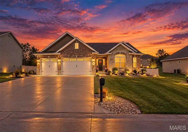 Photo 1 of Sale Pending at 105 Stonebridge Xing Dr, Maryville, IL 62062 | MLS# MIS26063507 | Listing updated on 2026-10-06