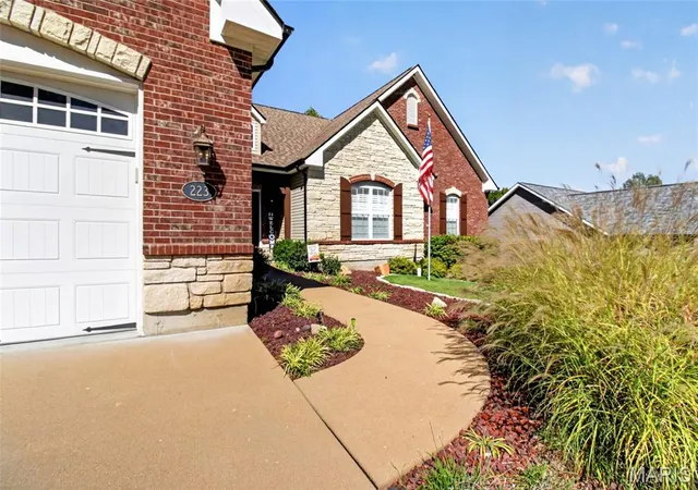 Photo 2 of Single family home for sale at 223 Lone Wolf Dr, Festus, MO 63028 | MLS# MIS26063513 | Listing updated on 2026-10-08