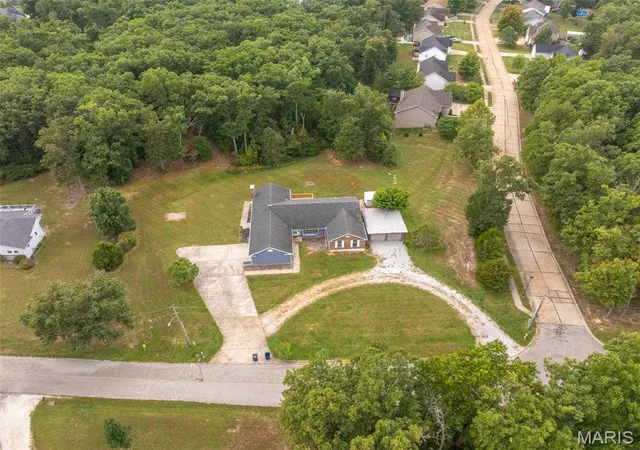 Photo 4 of Single family home for sale at 28 Hawthorne Dr, Warrenton, MO 63383 | MLS# MIS26063528 | Listing updated on 2026-10-07