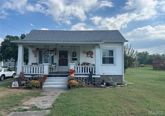 Photo 1 of Single family home for sale at 502 4th, Carrollton, IL 62016 | MLS# MIS26063529 | Listing updated on 2026-10-08