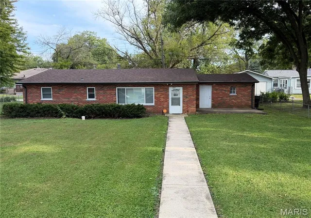 Photo 1 of Single family home for sale at 1814 N Charles St, Belleville, IL 62221 | MLS# MIS26063530 | Listing updated on 2026-10-08