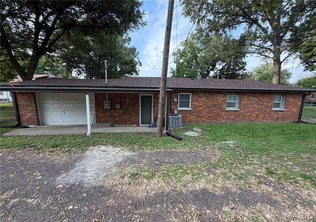 Photo 1 of Single family home for sale at 1814 N Charles St, Belleville, IL 62221 | MLS# MIS26063530 | Listing updated on 2026-10-08