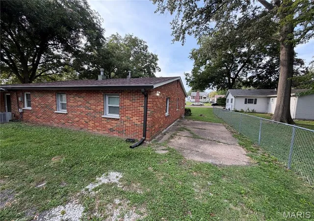 Photo 2 of Single family home for sale at 1814 N Charles St, Belleville, IL 62221 | MLS# MIS26063530 | Listing updated on 2026-10-08