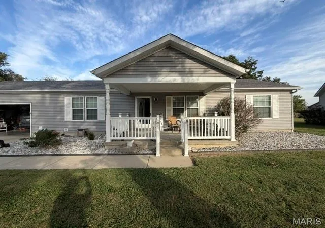 Photo 2 of Single family home for sale at 937 W Maple St, Nashville, IL 62263 | MLS# MIS26063537 | Listing updated on 2026-10-06