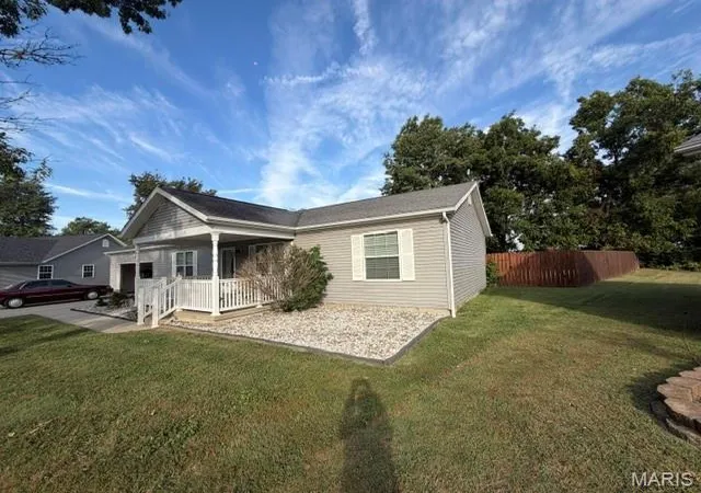 Photo 3 of Single family home for sale at 937 W Maple St, Nashville, IL 62263 | MLS# MIS26063537 | Listing updated on 2026-10-06