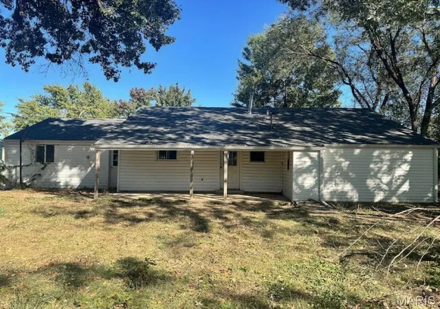 Photo 2 of Single family home for sale at 204 Allen Dr, O Fallon, MO 63366 | MLS# MIS26063538 | Listing updated on 2026-10-20