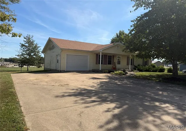 Photo 2 of Single family home for sale at 106 Kosark Rd, Owensville, MO 65066 | MLS# MIS26063539 | Listing updated on 2026-10-02
