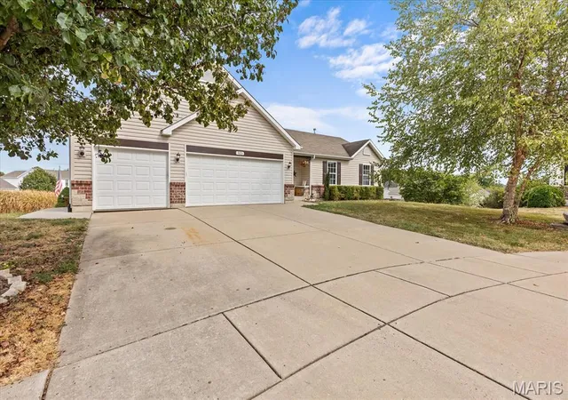 Photo 2 of Single family home for sale at 521 Cimarron Woods Ct, Wentzville, MO 63385 | MLS# MIS26063540 | Listing updated on 2026-10-05
