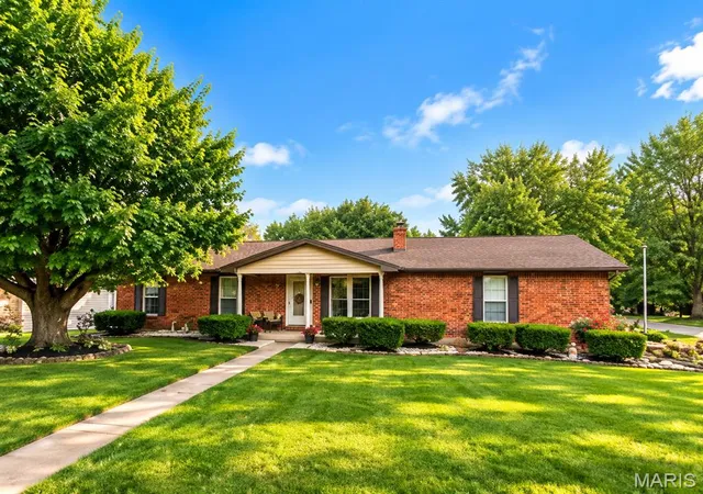 Photo 1 of Single family home for sale at 202 Kingsway St, Farmington, MO 63640 | MLS# MIS26063545 | Listing updated on 2026-10-07