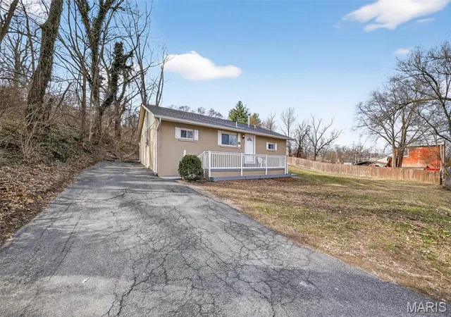 Photo 2 of Single family home for sale at 202 2nd Street, Winfield, MO 63389 | MLS# MIS26063550 | Listing updated on 2026-10-02