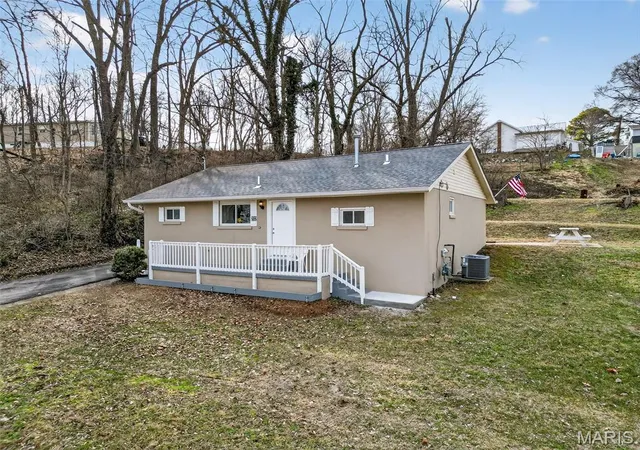 Photo 4 of Single family home for sale at 202 2nd Street, Winfield, MO 63389 | MLS# MIS26063550 | Listing updated on 2026-10-02