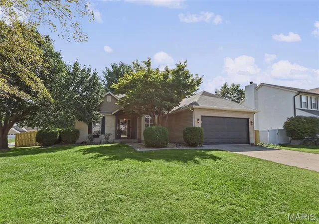 Photo 3 of Single family home for sale at 3240 Hunters Way, Belleville, IL 62221 | MLS# MIS26063551 | Listing updated on 2026-10-04