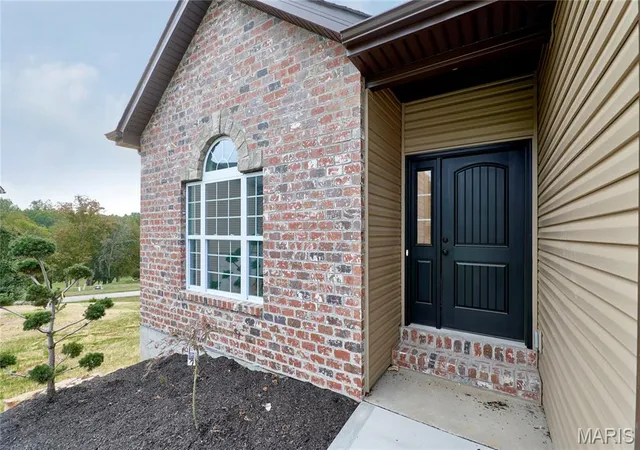 Photo 2 of Single family home for sale at 153 Canyon Crk Cir, Moscow Mills, MO 63362 | MLS# MIS26063563 | Listing updated on 2026-10-02