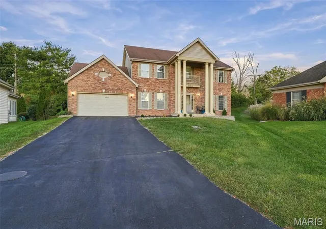 Photo 1 of Single family home for sale at 14901 Jockey Clb Dr, Chesterfield, MO 63017 | MLS# MIS26063564 | Listing updated on 2026-10-09