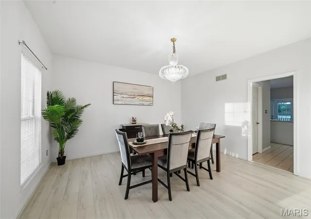 Photo 4 of Single family home for sale at 14901 Jockey Clb Dr, Chesterfield, MO 63017 | MLS# MIS26063564 | Listing updated on 2026-10-09
