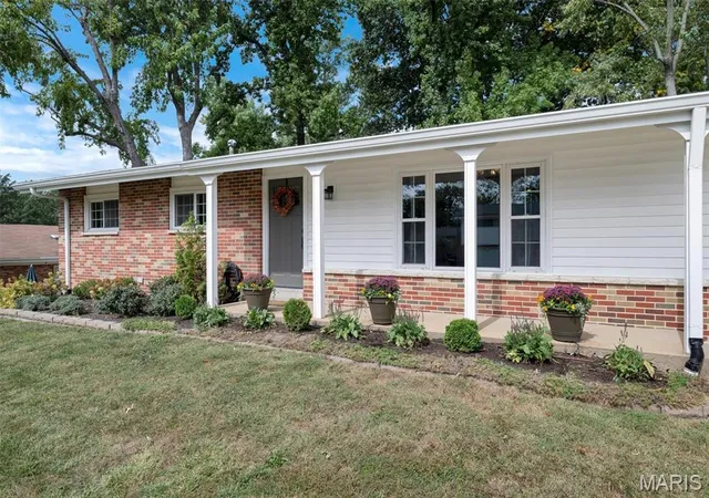 Photo 3 of Single family home for sale at 11145 Yellowstone Dr, Saint Louis, MO 63146 | MLS# MIS26063565 | Listing updated on 2026-10-07