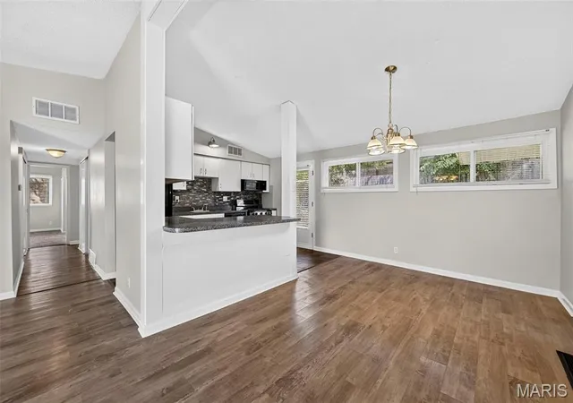 Photo 4 of Single family home for sale at 1722 Ridgewood Dr, Saint Louis, MO 63126 | MLS# MIS26063566 | Listing updated on 2026-10-09