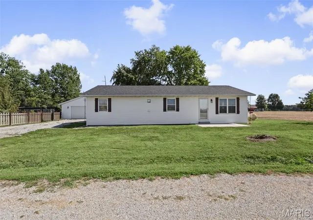 Photo 1 of Single family home for sale at 2309 S 6th Street, Mascoutah, IL 62258 | MLS# MIS26063572 | Listing updated on 2026-10-02