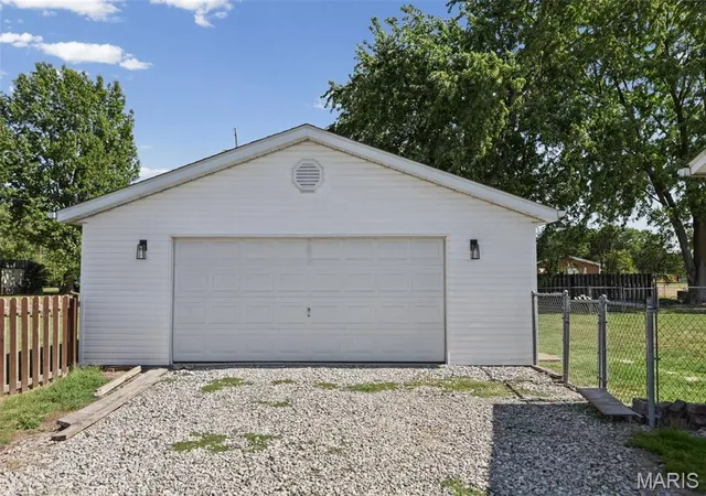 Photo 3 of Single family home for sale at 2309 S 6th Street, Mascoutah, IL 62258 | MLS# MIS26063572 | Listing updated on 2026-10-02