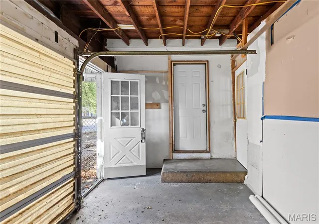 Photo 18 of Sale Pending at 428 Whitelaw Ave, East Alton, IL 62024 | MLS# MIS26063580 | Listing updated on 2026-10-22