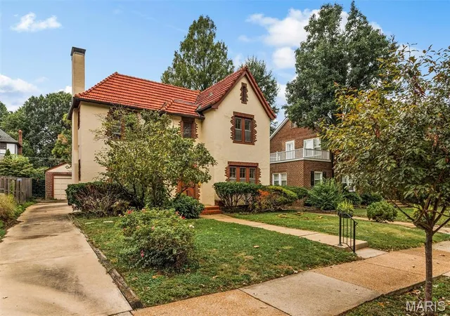 Photo 3 of Single family home for sale at 7570 Stanford Ave, Saint Louis, MO 63130 | MLS# MIS26063581 | Listing updated on 2026-10-07