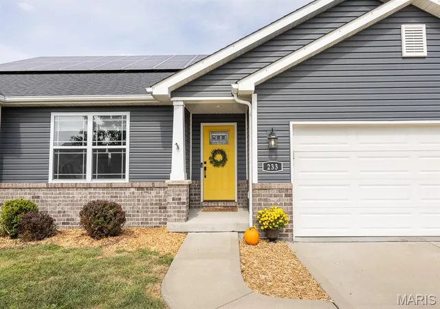 Photo 1 of Single family home for sale at 233 Beauregard Dr, Belleville, IL 62221 | MLS# MIS26063584 | Listing updated on 2026-10-03