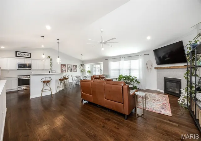 Photo 4 of Single family home for sale at 233 Beauregard Dr, Belleville, IL 62221 | MLS# MIS26063584 | Listing updated on 2026-10-03