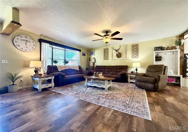 Photo 4 of Single family home for sale at 1927 Sunrise Cir, Poplar Bluff, MO 63901 | MLS# MIS26063586 | Listing updated on 2026-10-07
