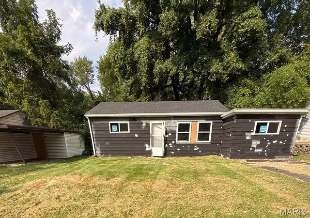 Single family home for sale at 10117 Earl Dr, Saint Louis, MO 63136 | MLS# MIS26063589