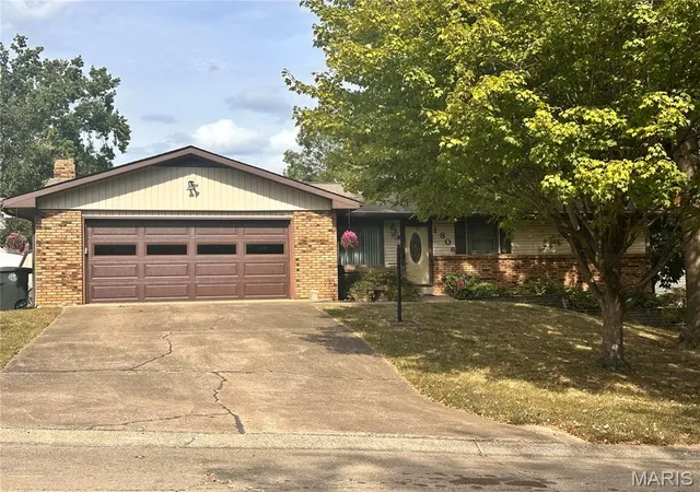 Photo 2 of Single family home for sale at 1808 Evondale Dr, Cape Girardeau, MO 63701 | MLS# MIS26063590 | Listing updated on 2026-10-07